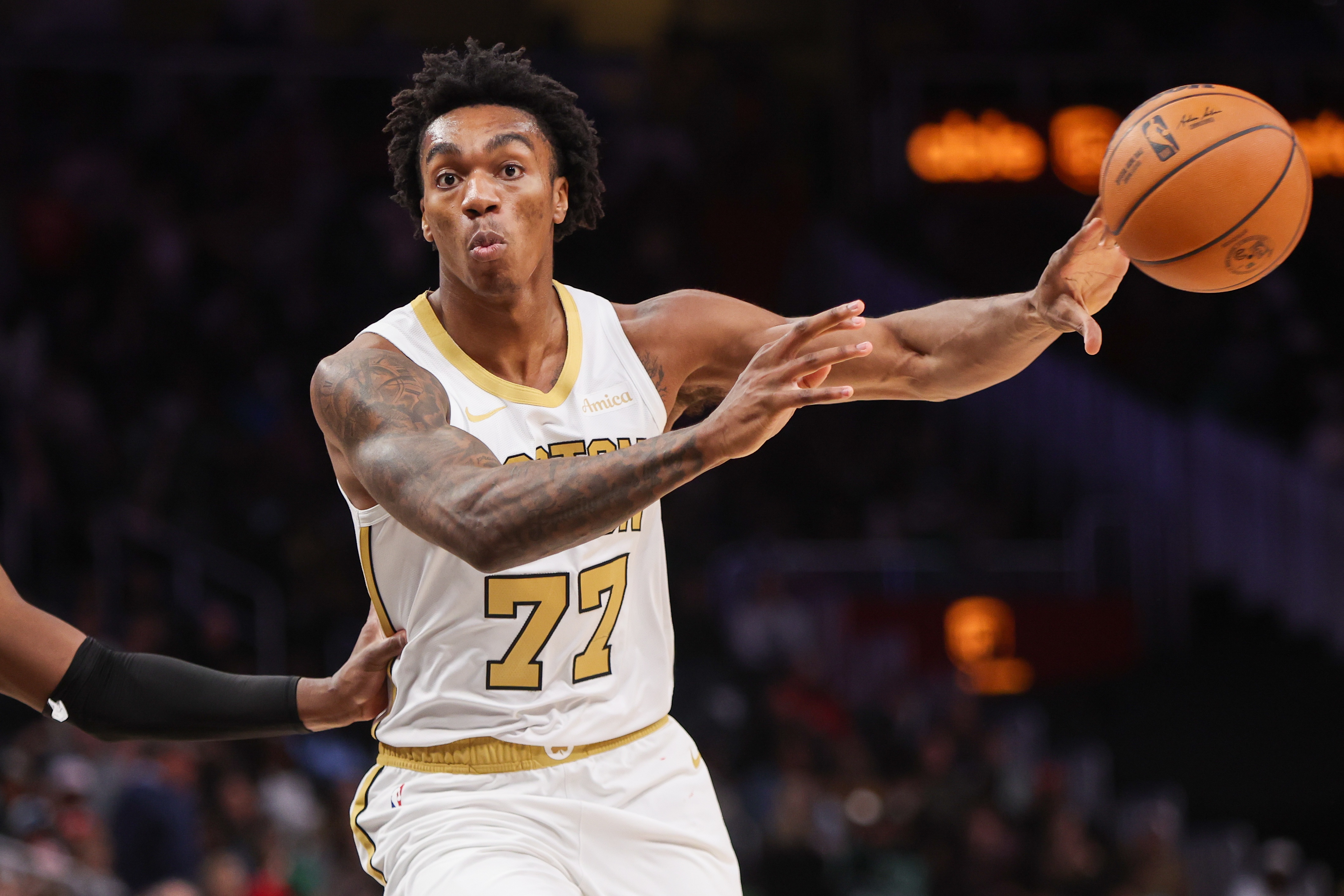 体育预测-9分7板2帽！马祖拉：阿马里·威廉姆斯攻防两端表现都十分出色